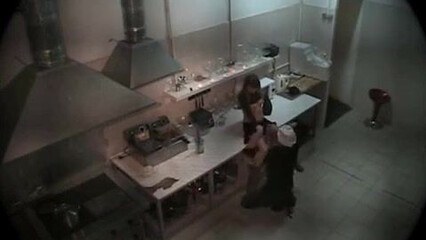 Камера наблюдения сняла секс сотрудников фастфуда