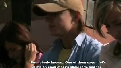 Девочку разводят на секс